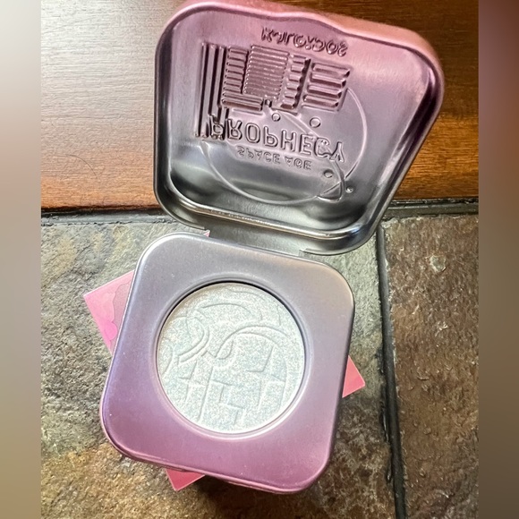 Kaleidos Cosmetics Other - Kaleidos Cosmetics multi chrome Highlighter Space Age prophecy (brand new)